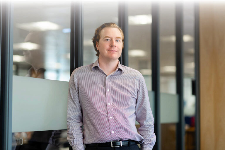 Dr Simon Binnie