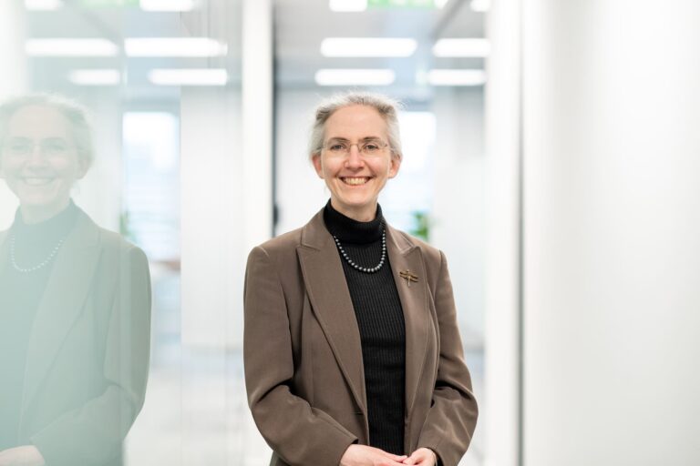 Dr Catherine Wolfe