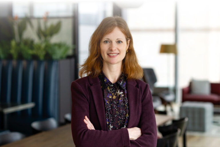 Dr Joanna Peak